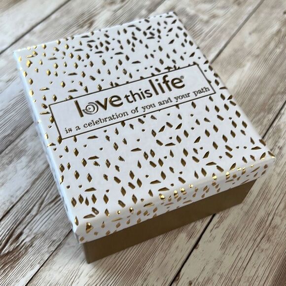 New! Friends Are Family We Choose Infinity Bracelet Silver Plated Charms NWT Box - Picture 6 of 12